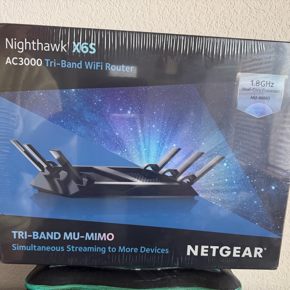 NETGEAR Nighthawk X6S AC3000 Tri-Band WiFi Router - Black and Gray NWOT